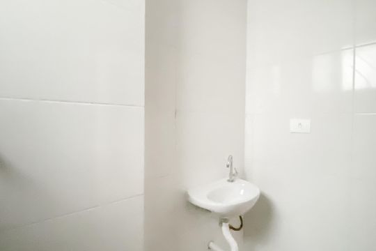 Banheiro de apartamento para alugar com 2 quartos, 42m² em Parque Boturussu, São Paulo
