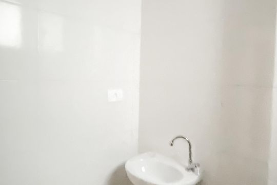 Banheiro de apartamento para alugar com 2 quartos, 42m² em Parque Boturussu, São Paulo