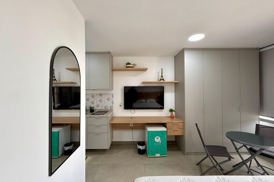 Quarto   de kitnet/studio para alugar com 0 quarto, 28m² em Campo Belo, São Paulo