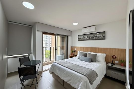 Quarto  de kitnet/studio para alugar com 0 quarto, 28m² em Campo Belo, São Paulo