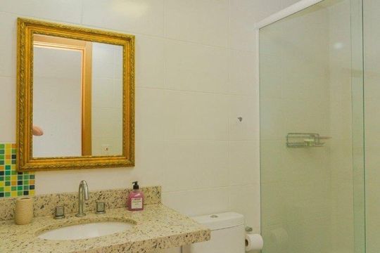 Banheiro de apartamento para alugar com 1 quarto, 45m² em Petrópolis, Porto Alegre