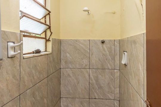 Banheiro de casa para alugar com 1 quarto, 50m² em Vigário Geral, Rio de Janeiro