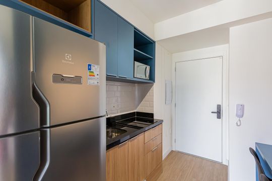 Cozinha de kitnet/studio para alugar com 1 quarto, 27m² em Brooklin, São Paulo