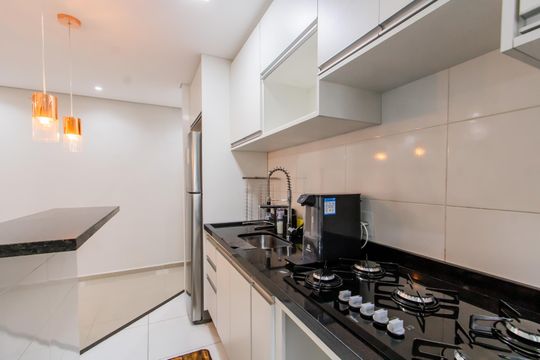 Cozinha de apartamento à venda com 2 quartos, 52m² em Vila Sao Francisco, São Paulo