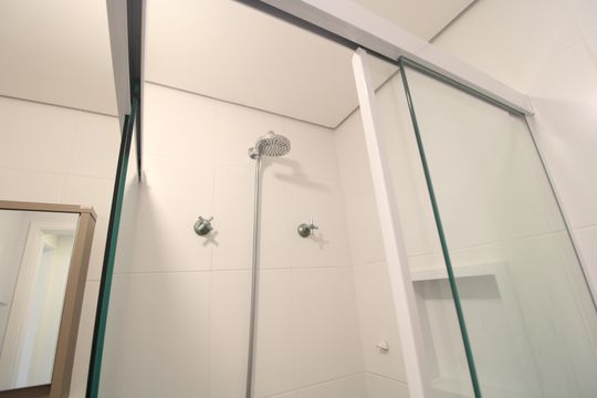 Banheiro de apartamento à venda com 1 quarto, 40m² em Vila Castelo, São Paulo