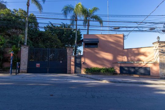 Fachada do condomínio de casa de condomínio para alugar com 3 quartos, 220m² em Granja Viana, Cotia