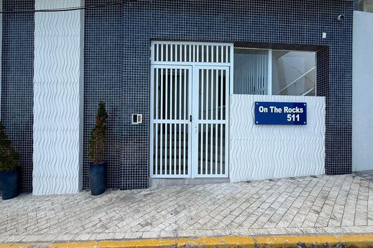Fachada de apartamento para alugar com 4 quartos, 210m² em Sítio Paecara (vicente de Carvalho), Guarujá