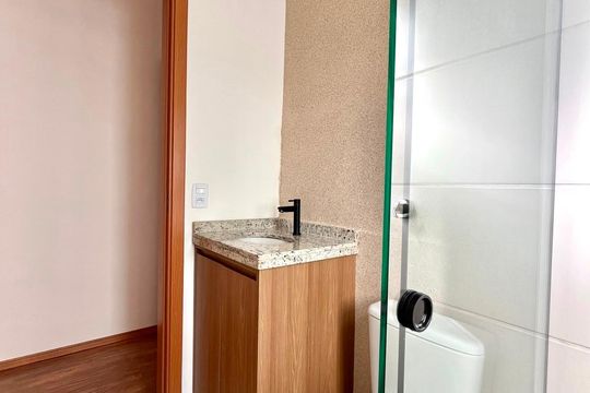 Banheiro de apartamento à venda com 2 quartos, 55m² em Jardim Guarani, Campinas