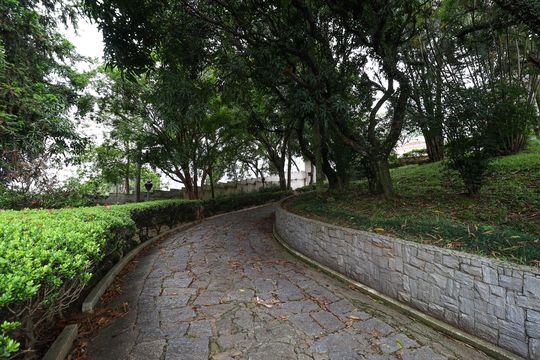 Entrada carros de casa para alugar com 14 quartos, 3884m² em Vila Albertina, São Paulo