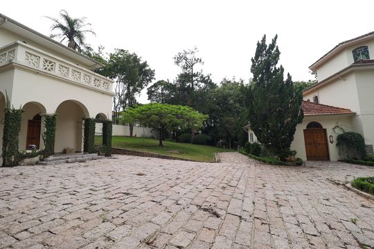 Quintal de casa para alugar com 14 quartos, 3884m² em Vila Albertina, São Paulo