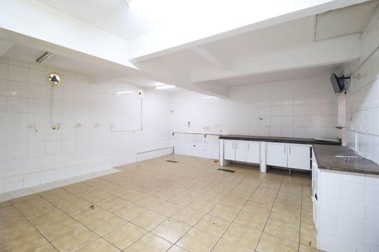 Cozinha fundos de casa para alugar com 14 quartos, 3884m² em Vila Albertina, São Paulo