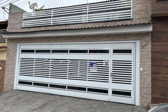 Fachada de casa à venda com 3 quartos, 223m² em Alves Dias, São Bernardo do Campo