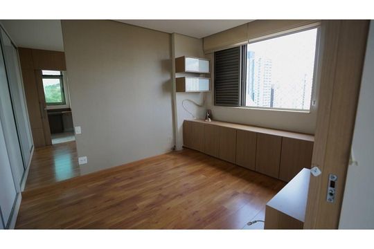 Apartamento para alugar com 4 quartos, 240m² em Belvedere, Belo Horizonte