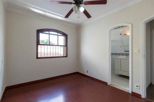 Casa para alugar com 4 quartos, 256m² em Planalto Paulista, São Paulo