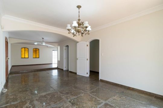 Casa para alugar com 4 quartos, 256m² em Planalto Paulista, São Paulo