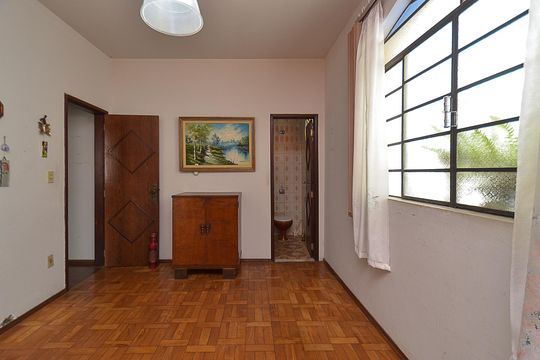 Suíte 1 de casa à venda com 5 quartos, 316m² em Sagrada Família, Belo Horizonte