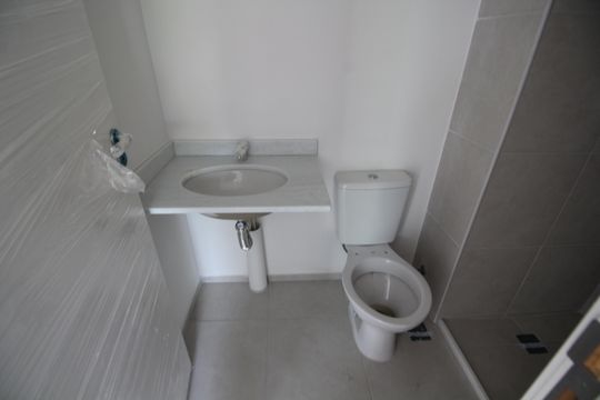 Banheiro Social de apartamento à venda com 2 quartos, 56m² em Jacarepaguá, Rio de Janeiro