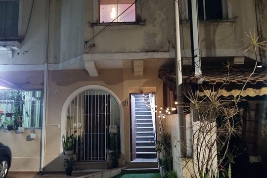 Fachada de casa à venda com 2 quartos, 95m² em Aclimação, São Paulo