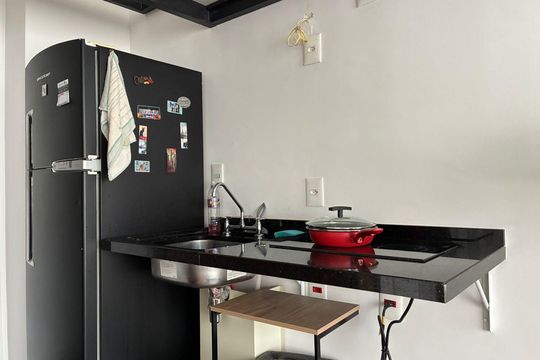 Cozinha de kitnet/studio à venda com 1 quarto, 28m² em Jardim das Acacias, São Paulo