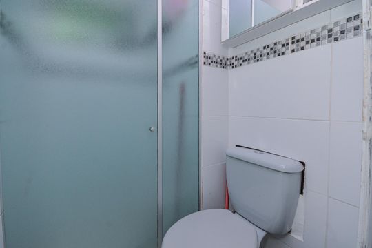 Banheiro de apartamento para alugar com 2 quartos, 47m² em Vila Campo Grande, São Paulo