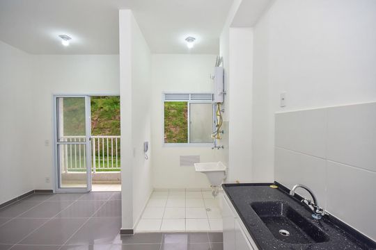 Cozinha de apartamento para alugar com 2 quartos, 40m² em Jardim Piracuama, São Paulo