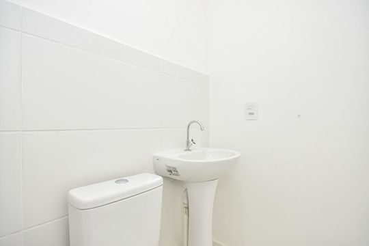 Banheiro de apartamento para alugar com 2 quartos, 40m² em Jardim Piracuama, São Paulo