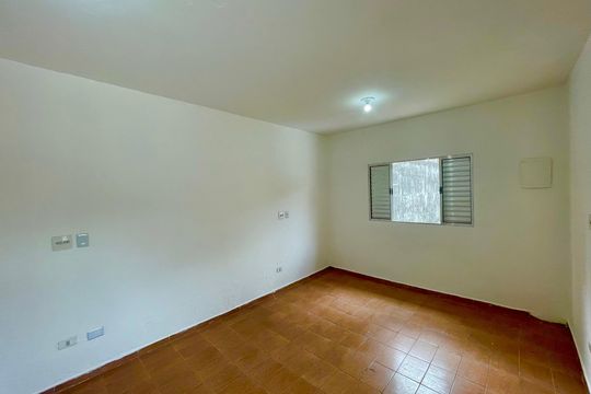 Quarto de casa para alugar com 1 quarto, 60m² em Camargos, Guarulhos