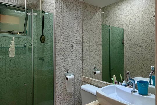 Banheiro Social de apartamento à venda com 2 quartos, 57m² em Vila Lageado, São Paulo