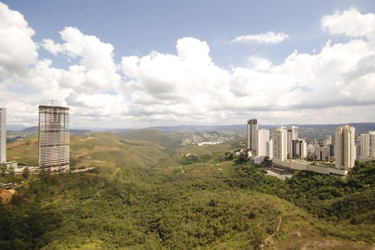 Vista da Sala de apartamento à venda com 3 quartos, 113m² em Vila da Serra, Nova Lima