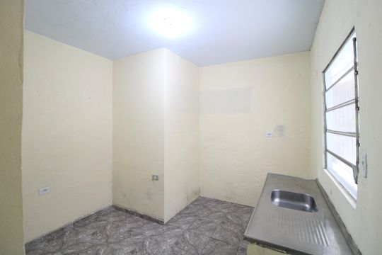 Cozinha de casa para alugar com 1 quarto, 45m² em Jardim Regis, São Paulo