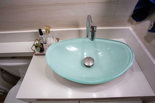 Banheiro de apartamento à venda com 2 quartos, 49m² em Campanário, Diadema