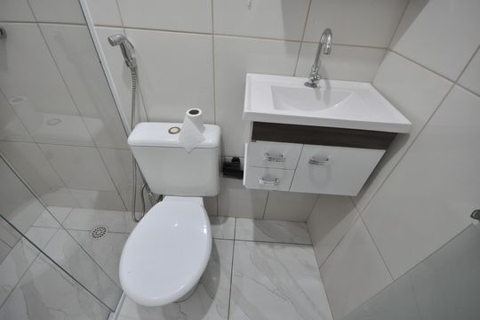 Banheiro de Serviço de casa para alugar com 3 quartos, 117m² em Parque Casa de Pedra, São Paulo