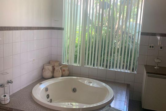 Casa para alugar com 5 quartos, 350m² em Belvedere, Belo Horizonte