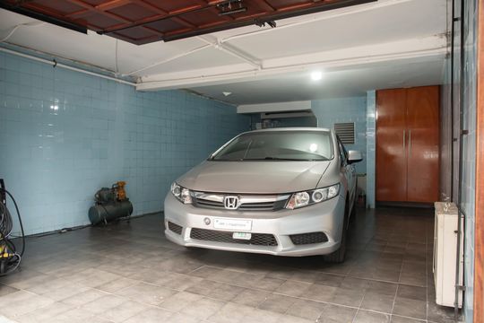 Garagem de casa à venda com 3 quartos, 274m² em Planalto Paulista, São Paulo