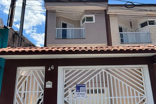 Fachada de casa à venda com 3 quartos, 225m² em Jardim Santo André, Santo André