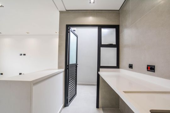 Cozinha e Área de Serviço de casa à venda com 3 quartos, 155m² em Utinga, Santo André