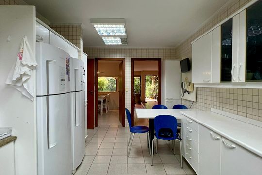 Cozinha de casa à venda com 4 quartos, 397m² em Alto de Pinheiros, São Paulo