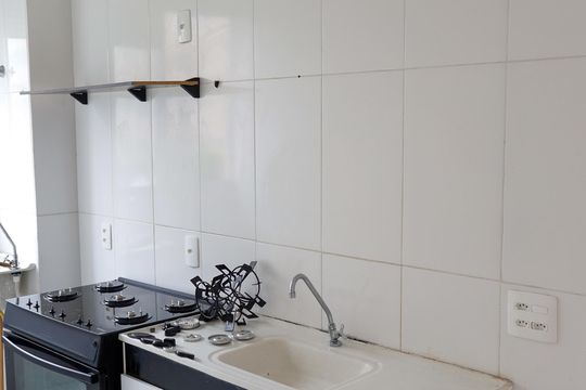 Cozinha de apartamento para alugar com 2 quartos, 42m² em Jardim do Lago, Osasco