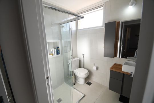 Banheiro Suíte de apartamento à venda com 2 quartos, 76m² em Vila Industrial (campinas), Campinas