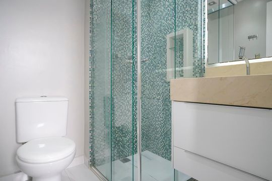 Banheiro da suíte de apartamento para alugar com 2 quartos, 59m² em Campestre, São Caetano do Sul