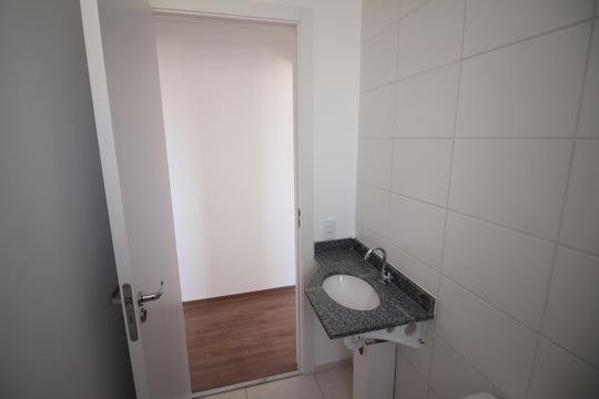 Banheiro de apartamento à venda com 2 quartos, 48m² em Novo Riacho, Contagem