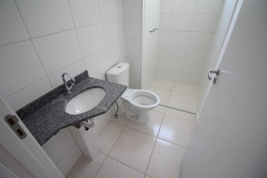 Banheiro de apartamento à venda com 2 quartos, 48m² em Novo Riacho, Contagem