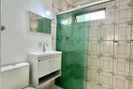 Banheiro de apartamento à venda com 1 quarto, 38m² em Vila Itapura, Campinas