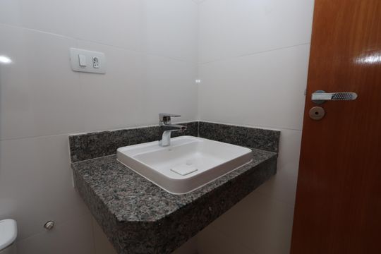 Banheiro Social de casa à venda com 3 quartos, 100m² em Vila Lucia, São Paulo