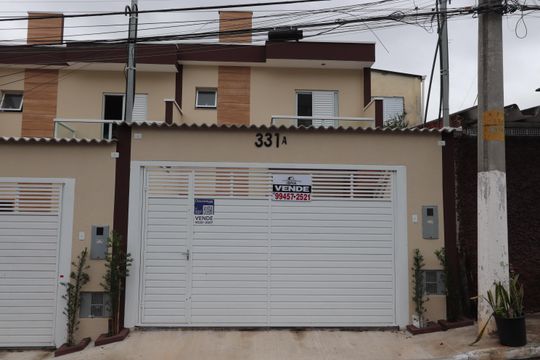 Fachada de casa à venda com 3 quartos, 100m² em Vila Lucia, São Paulo