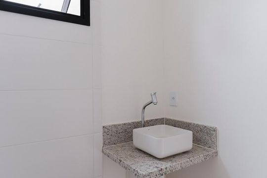 Banheiro da suíte de apartamento à venda com 1 quarto, 28m² em Vila Dom Pedro Ii, São Paulo