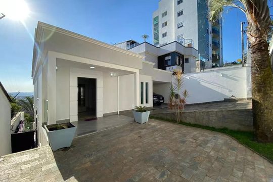 Casa à venda com 3 quartos, 292m² em Ouro Preto, Belo Horizonte