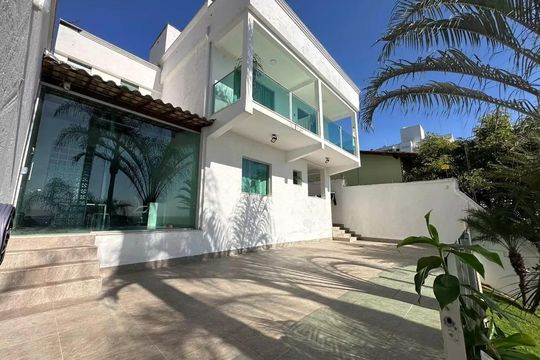 Casa à venda com 3 quartos, 292m² em Ouro Preto, Belo Horizonte