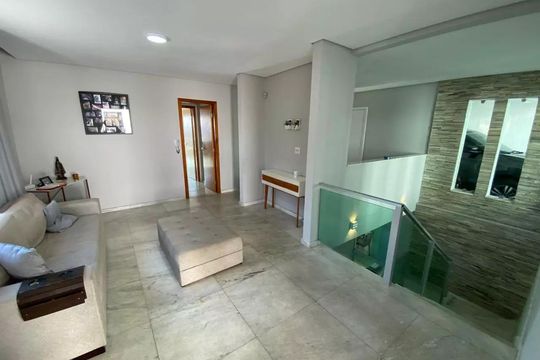 Casa à venda com 3 quartos, 292m² em Ouro Preto, Belo Horizonte