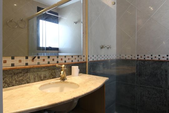 Banheiro da Suíte de apartamento à venda com 3 quartos, 143m² em Itaim Bibi, São Paulo